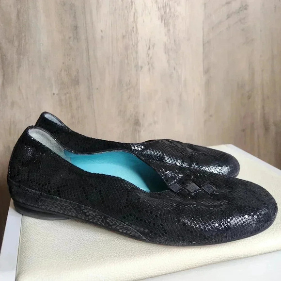 Thierry Rabotin Women's Grace Black Florida Print Leather Flats Size 6 - Picture 3 of 13